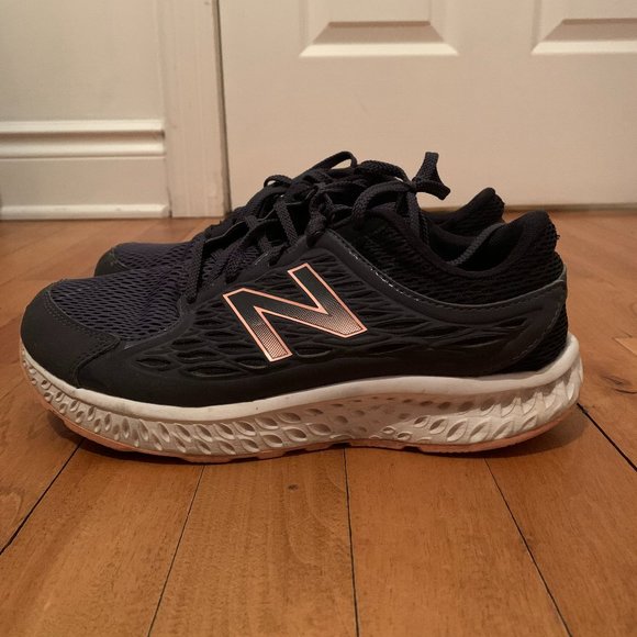 New Balance Running Shoes - Picture 1 of 3